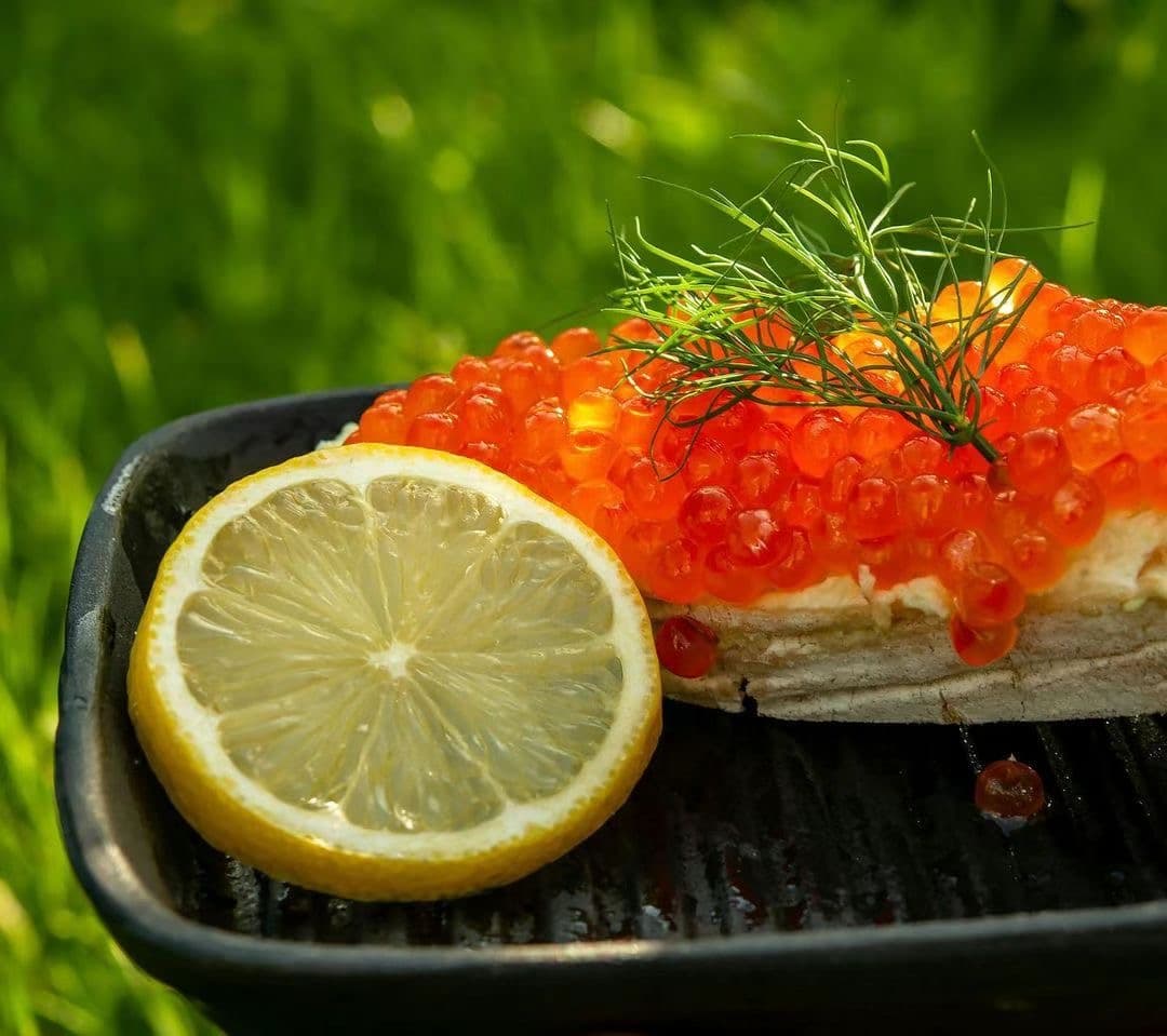 Caviar serving